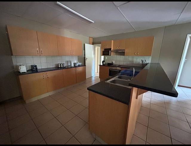 8 BEDROOM APARTMENT FOR SALE IN HATFIELD